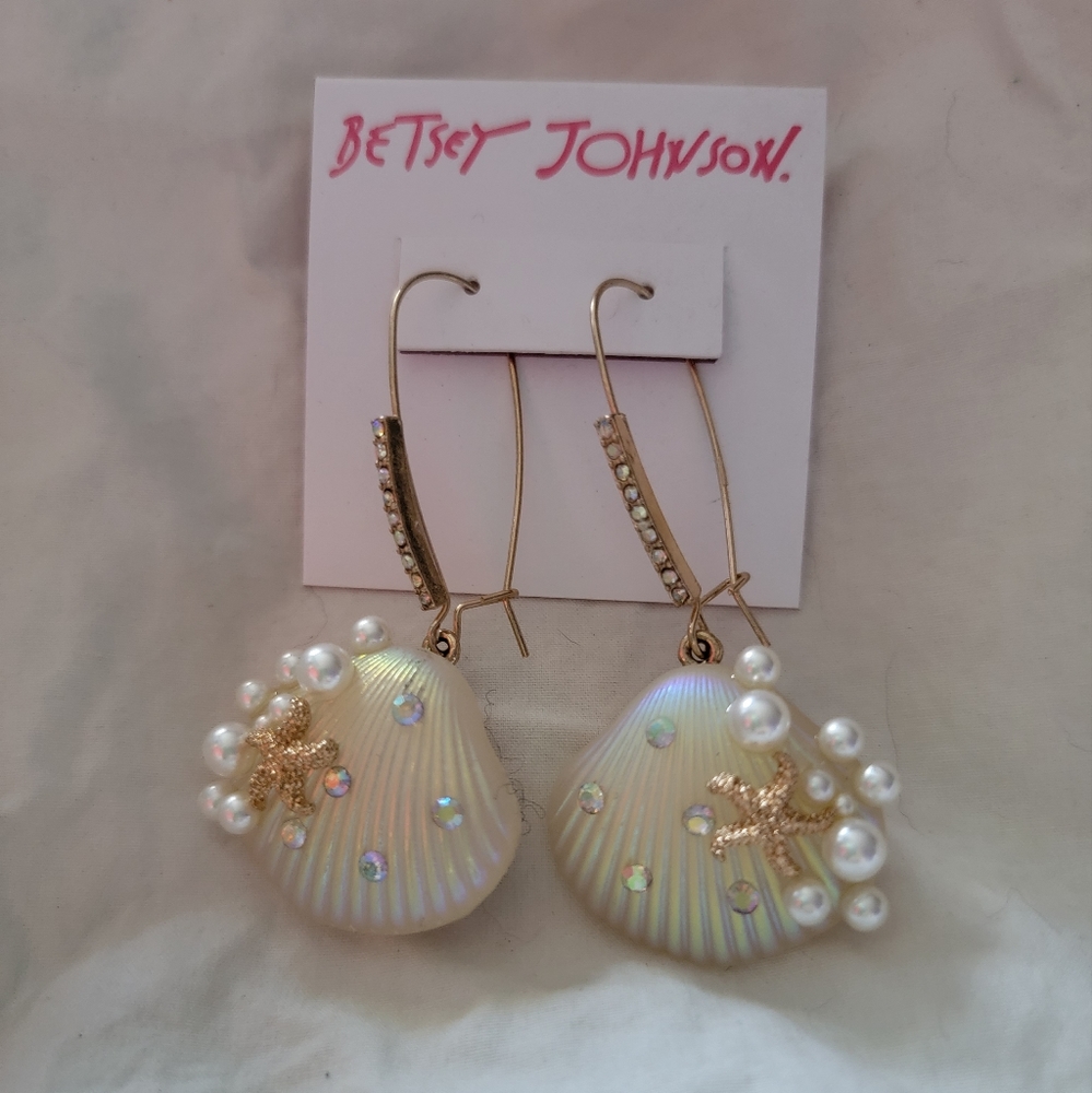NWT Betsey Johnson Seashell Earrings